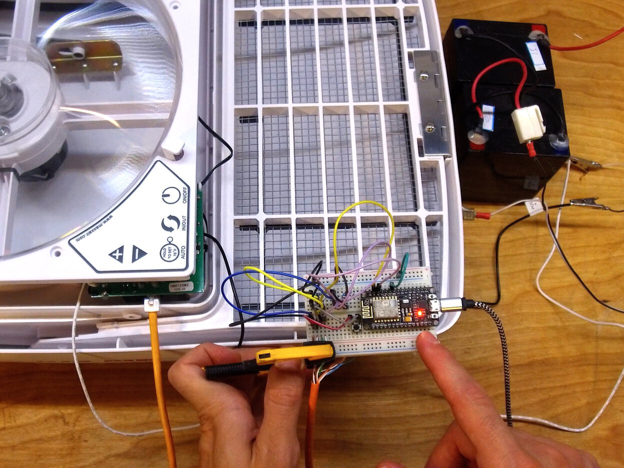 Controlling a MaxxFan with an ESP8266 microcontroller