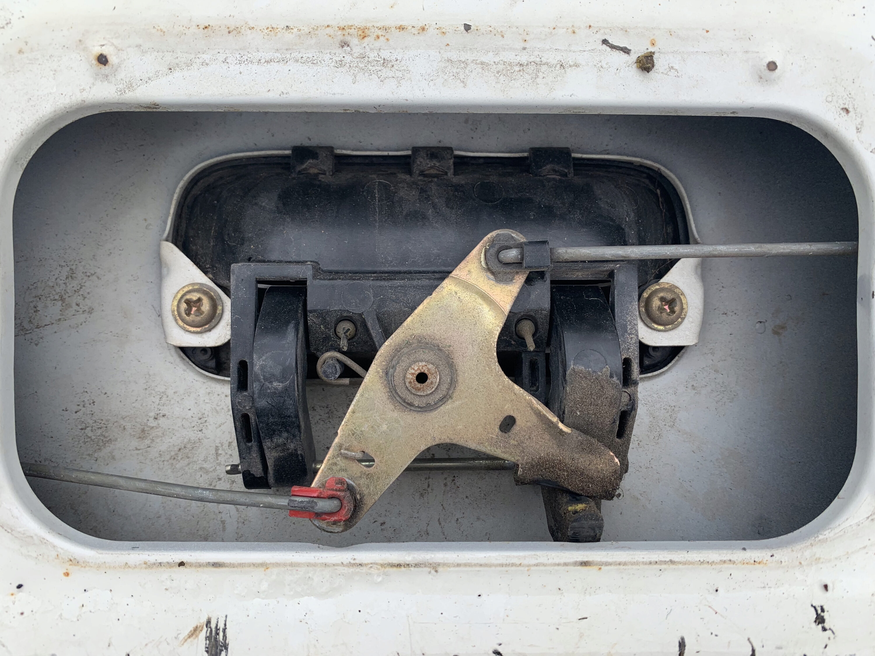 Broken Tailgate handle : r/ToyotaTacoma